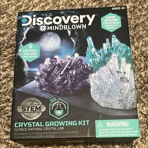 Discovery Mindblown Crystal Growing Kit with Purple and Blue Crystals